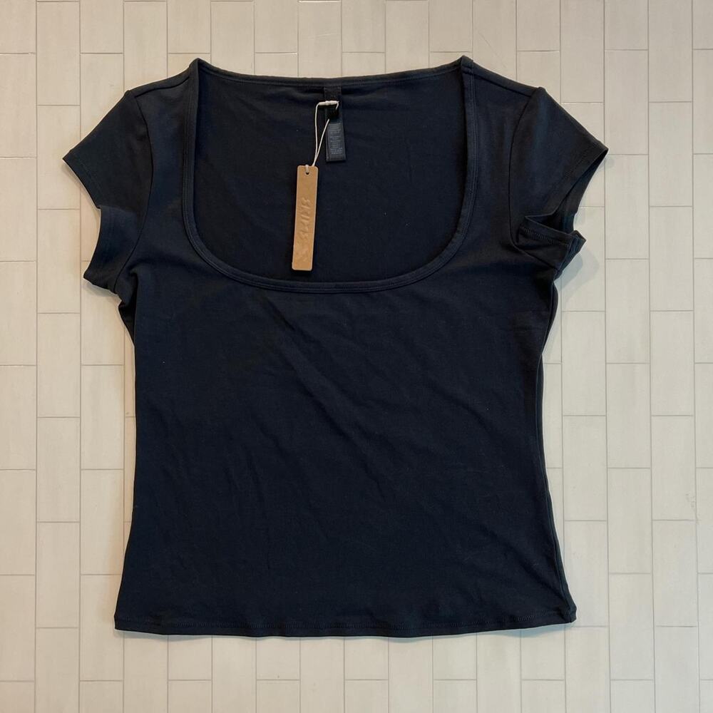 NWT SKIMS Cotton Jersey Scoop Neck Short Sleeve Tee - Soot - L